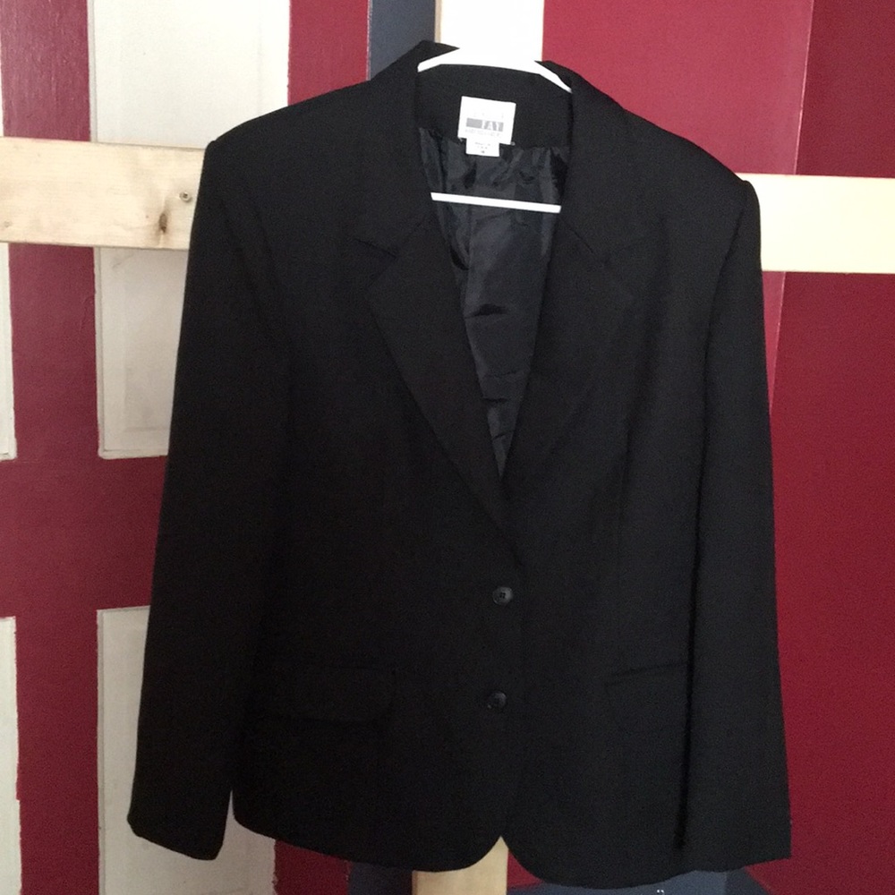 Woman’s size 12 Leslie Fay Suit coat